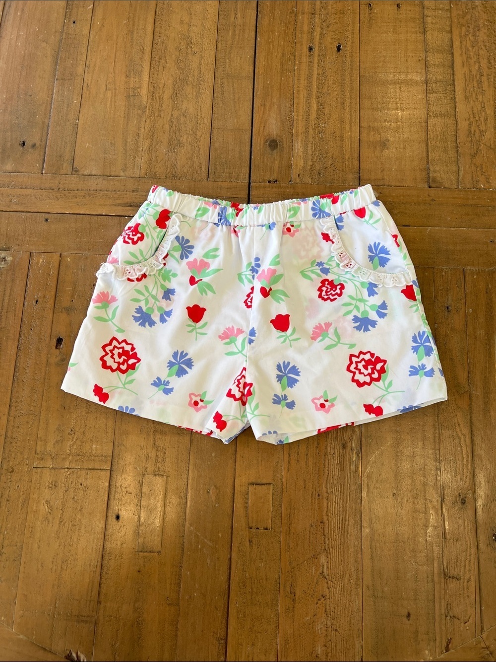 The Beaufort bonnet company white floral eyelet pocket shorts girls 6
